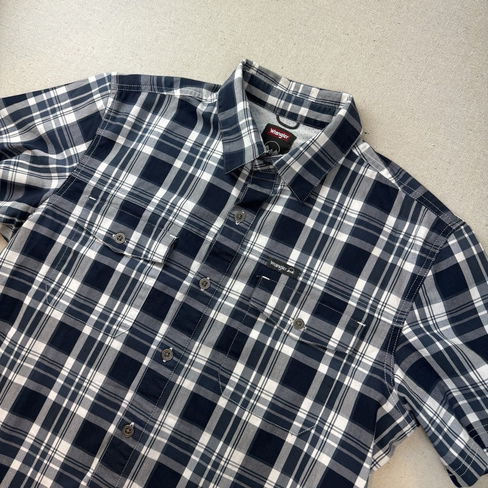 Wrangler Outdoor Shirt Mens Medium Blue Plaid Button Up Long Sleeve Regular Fit